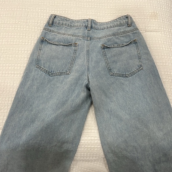 🎀Edikted Raelyn Low Rise Light Wash Jeans! The perfect fit and trendy!🎀 - Picture 6 of 6